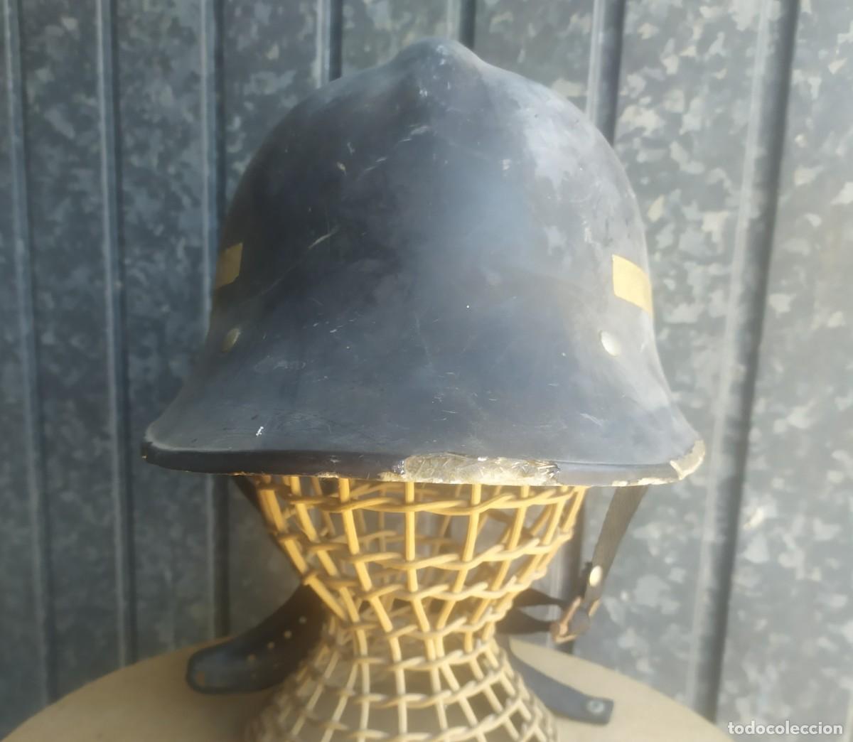 Militaria: Casco de bombero, a restaurar - Foto 1