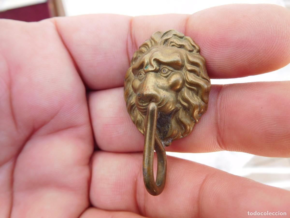 Militaria: Pieza antigua de bronce para casco - Foto 1