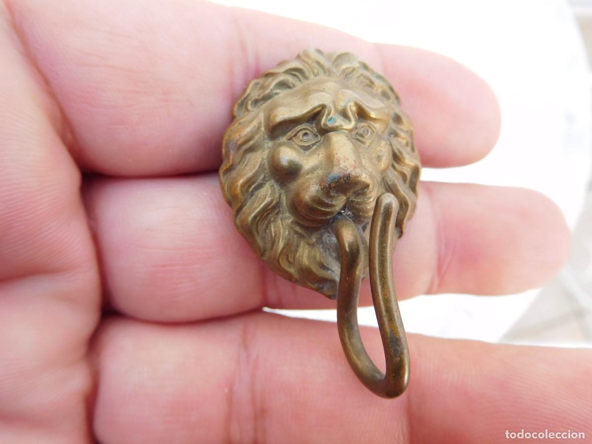 Militaria: Pieza antigua de bronce para casco - Foto 2