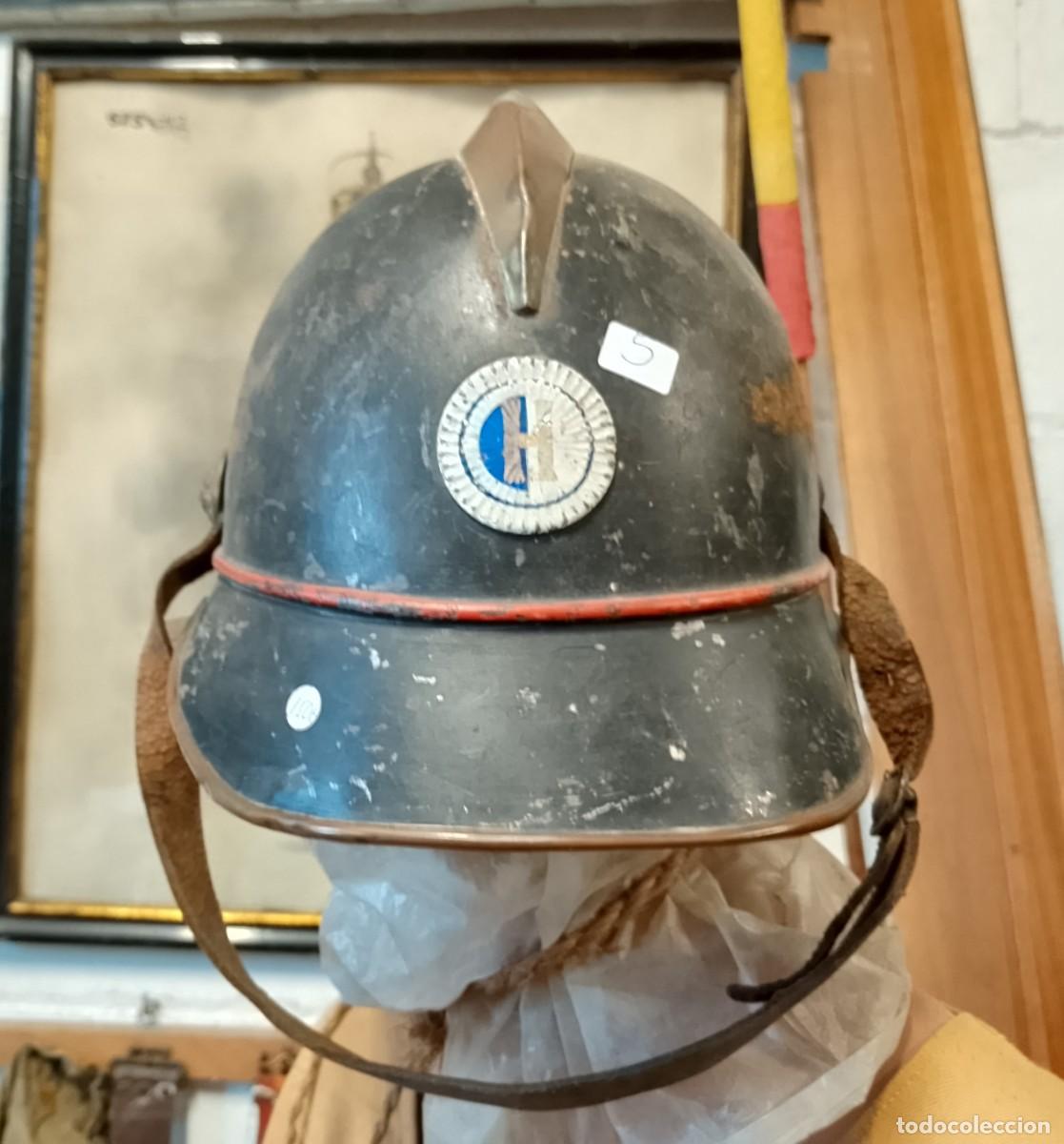 Militaria: Antiguo casco de bombero - Foto 1