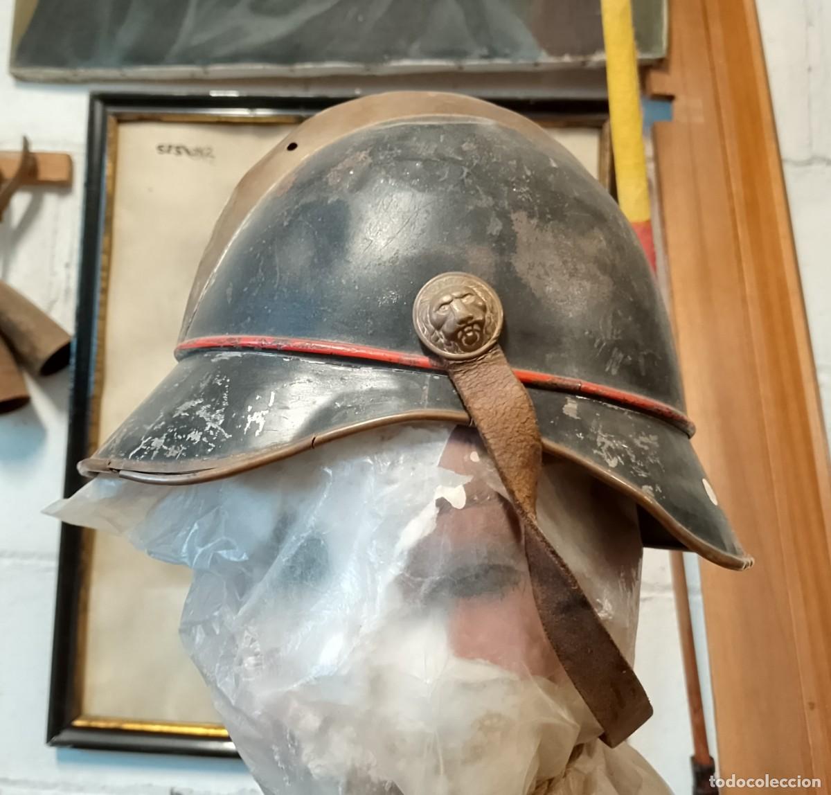 Militaria: Antiguo casco de bombero - Foto 3