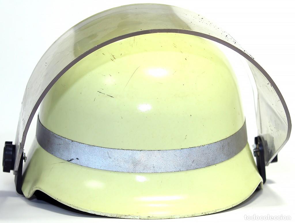 Militaria: Casco de bombero alem&aacute;n - Foto 2
