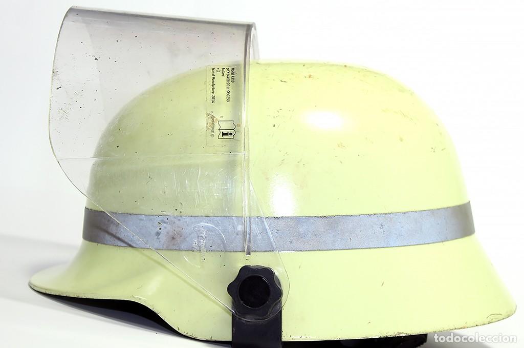Militaria: Casco de bombero alem&aacute;n - Foto 3