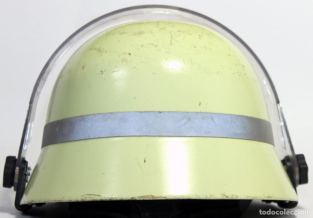Militaria: Casco de bombero alem&aacute;n - Foto 4