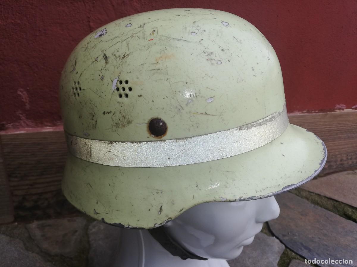 Militaria: Casco alem&aacute;n de bombero M34 - Foto 1