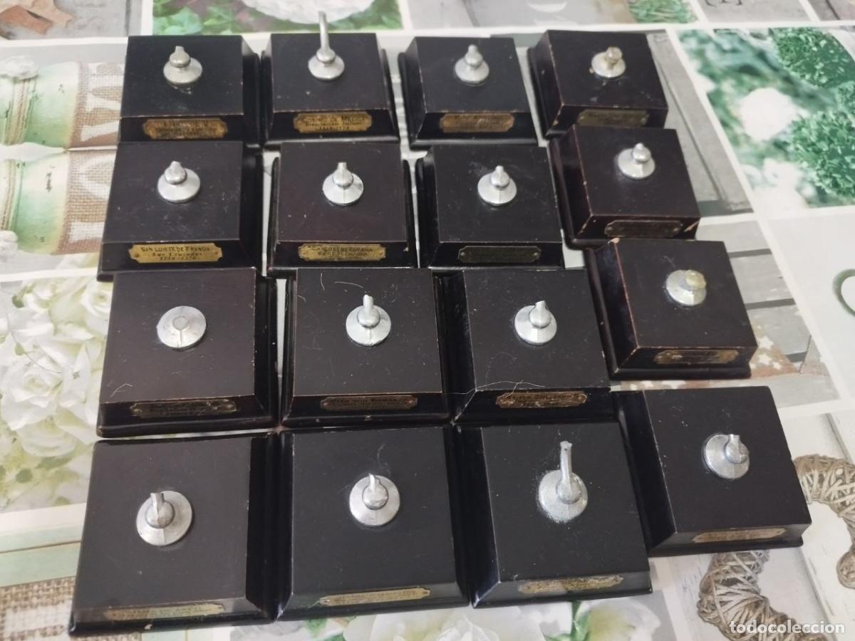 Militaria: Lote de 16 bases incompletas de la Colecci&oacute;n de Cascos Antiguos de Salvat