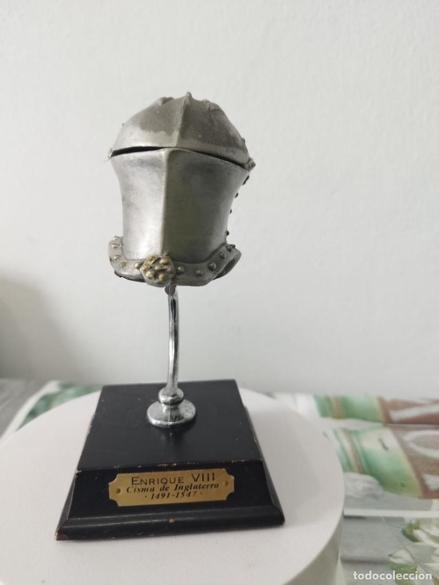 Militaria: Reproducci&oacute;n del Casco de Enrique VIII en Miniatura Colecci&oacute;n Salvat 1491-1547