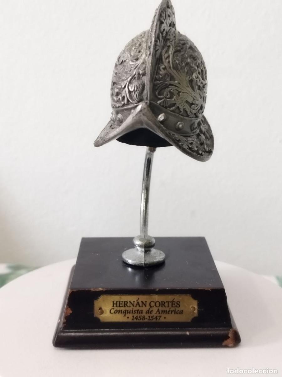 Militaria: Reproducci&oacute;n del Casco de Hern&aacute;n Cort&eacute;s Miniatura Colecci&oacute;n Salvat Conquista de Am&eacute;rica
