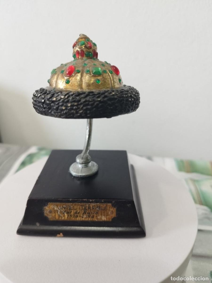 Militaria: Reproducci&oacute;n del Casco de Iv&aacute;n el Terrible Miniatura Colecci&oacute;n Salvat Zar de Rusia 1530-1584