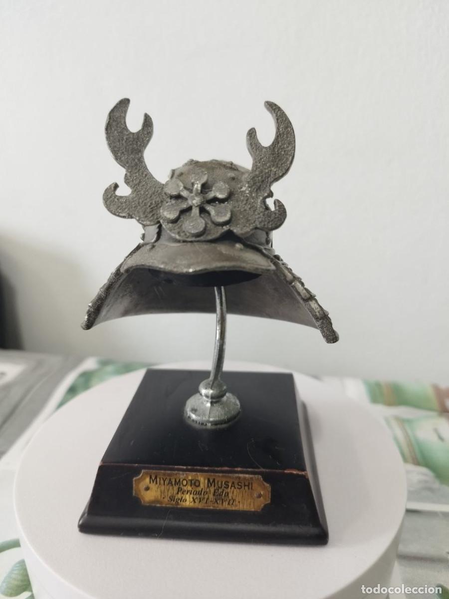 Militaria: Reproducci&oacute;n del Casco de Miyamoto Musashi Miniatura Colecci&oacute;n Salvat Per&iacute;odo Edo
