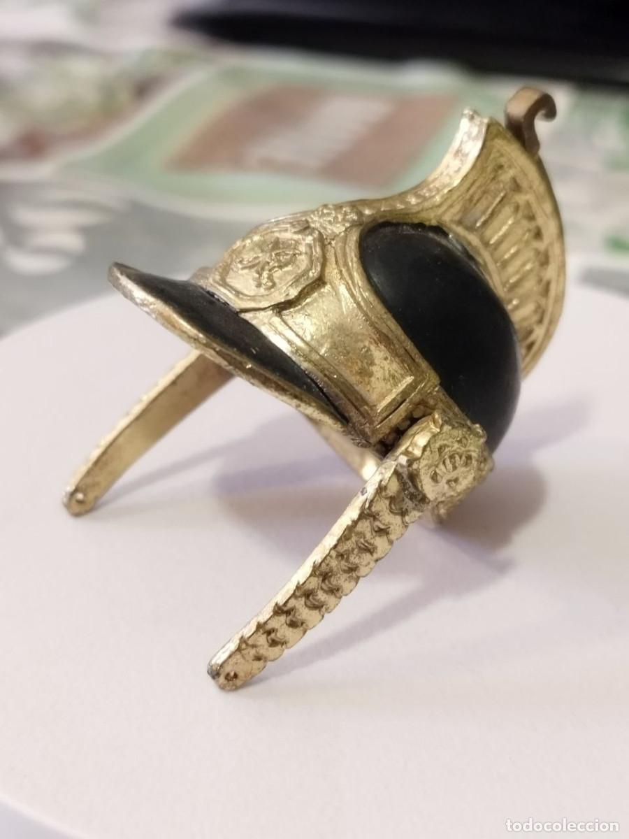 Militaria: Reproducci&oacute;n del Casco de Duque de Wellington Miniatura Colecci&oacute;n Salvat