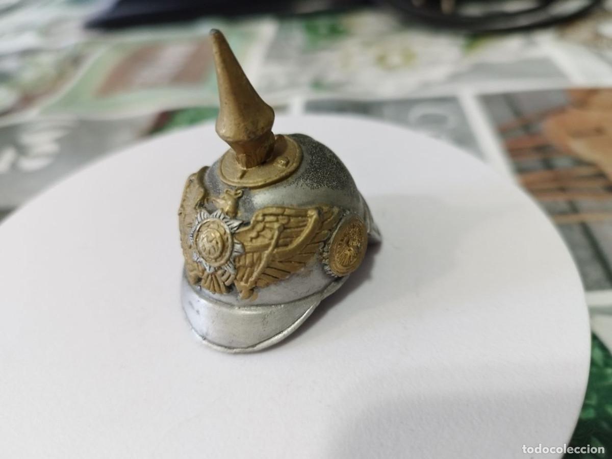 Militaria: Reproducci&oacute;n del Casco de coracero prusiano modelo 1889 Miniatura Colecci&oacute;n Salvat