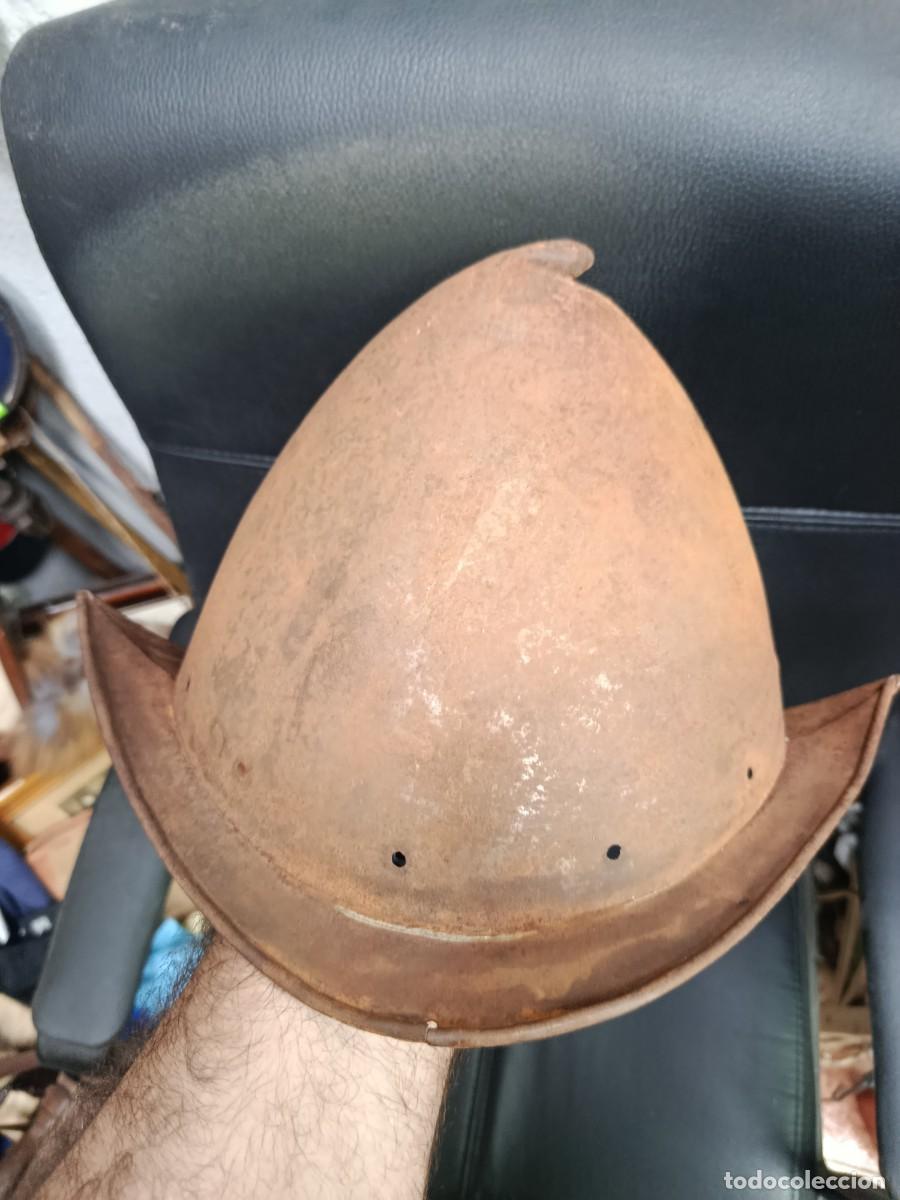Militaria: Morri&oacute;n de hierro antiguo.