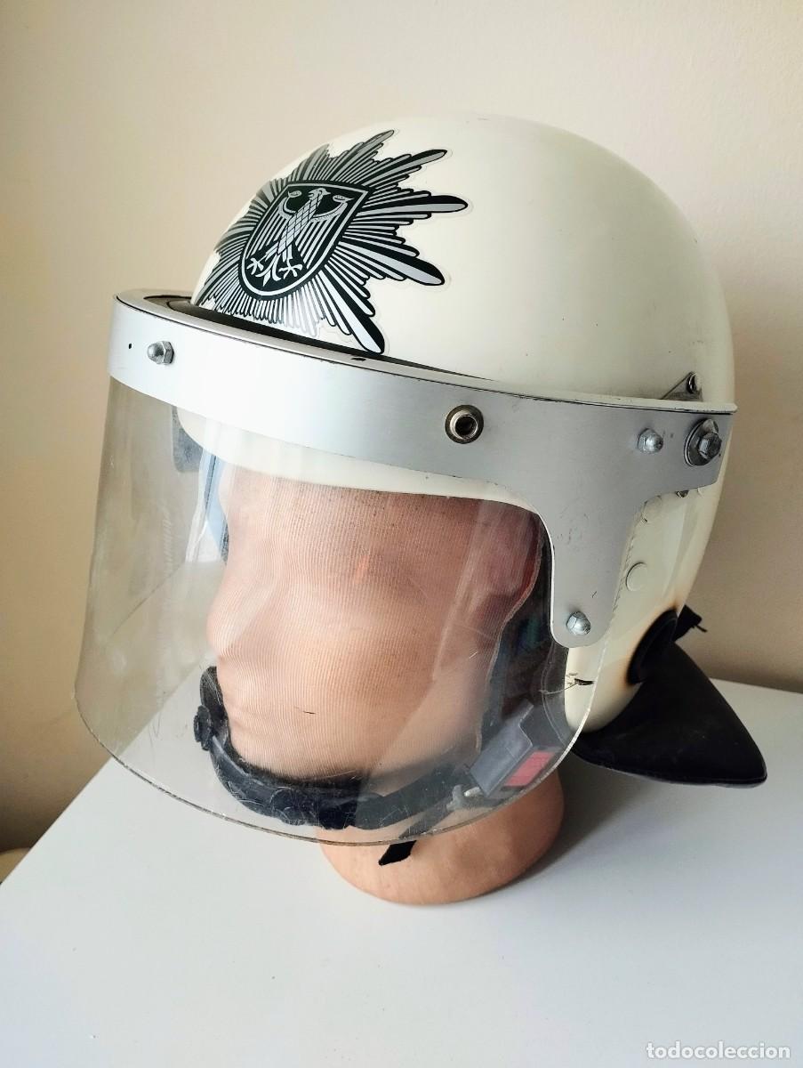 Militaria: Casco antidisturbios Polizei. Alemania.