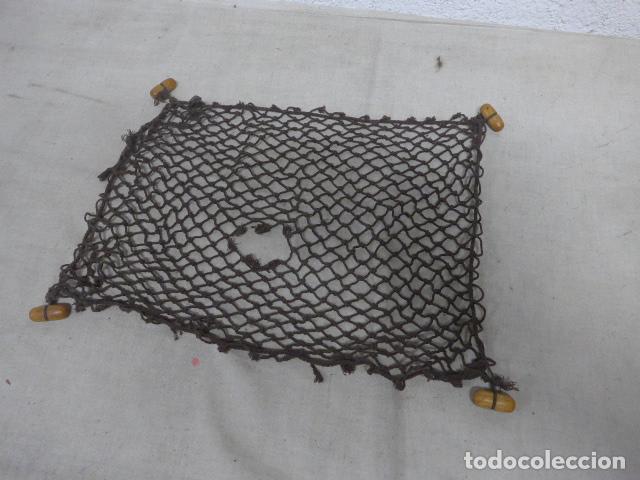 Militaria: Antigua red o funda de camuflaje de casco, a identificar