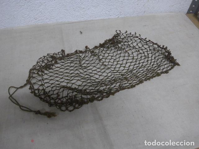 Militaria: Antigua red o funda de camuflaje de casco, a identificar
