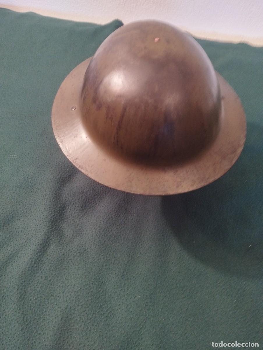 Militaria: Casco de acero de fabricaci&oacute;n brit&aacute;nica, entregado al Cuerpo Expedicionario Portugu&eacute;s (CEP)