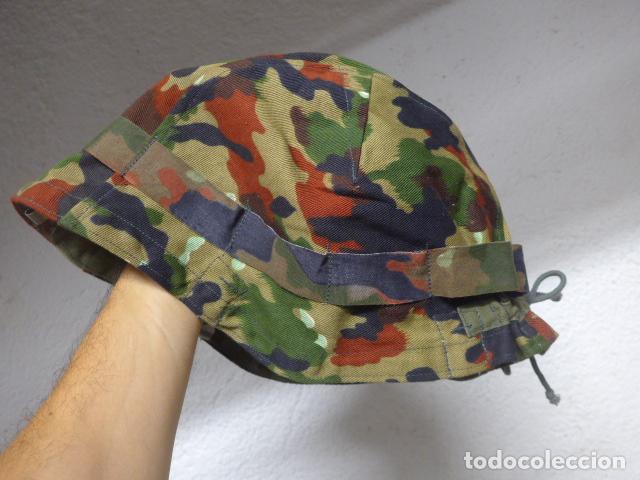 Militaria: Antigua funda de casco de camuflaje suizo, original. Suiza