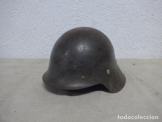 Militaria: Antiguo casco m-26 con alas en color gris y con interior, trubia, guerra civil. Nunca reutilizado