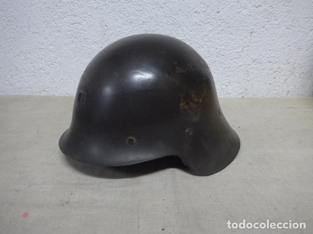Militaria: Antiguo casco m-26 con alas original y completo, trubia guerra civil.