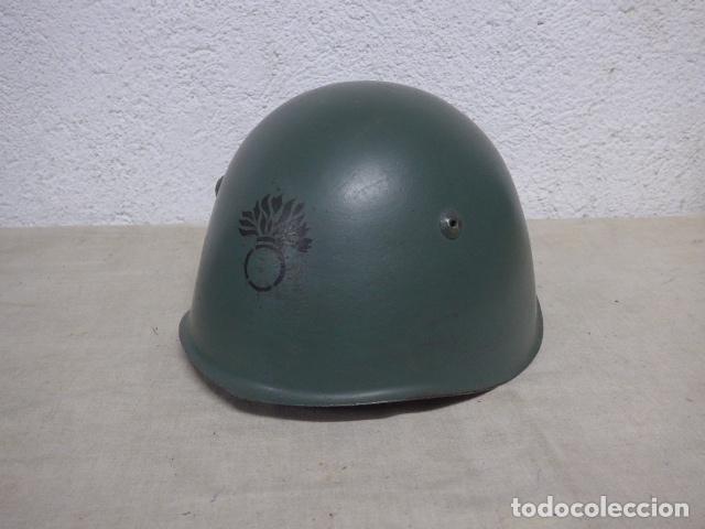 Militaria: Antiguo casco M-33 italiano completo y original, con emblema pintado. Italia