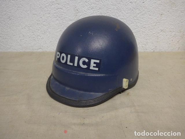 Militaria: Antiguo casco de policia antidisturbios a identificar