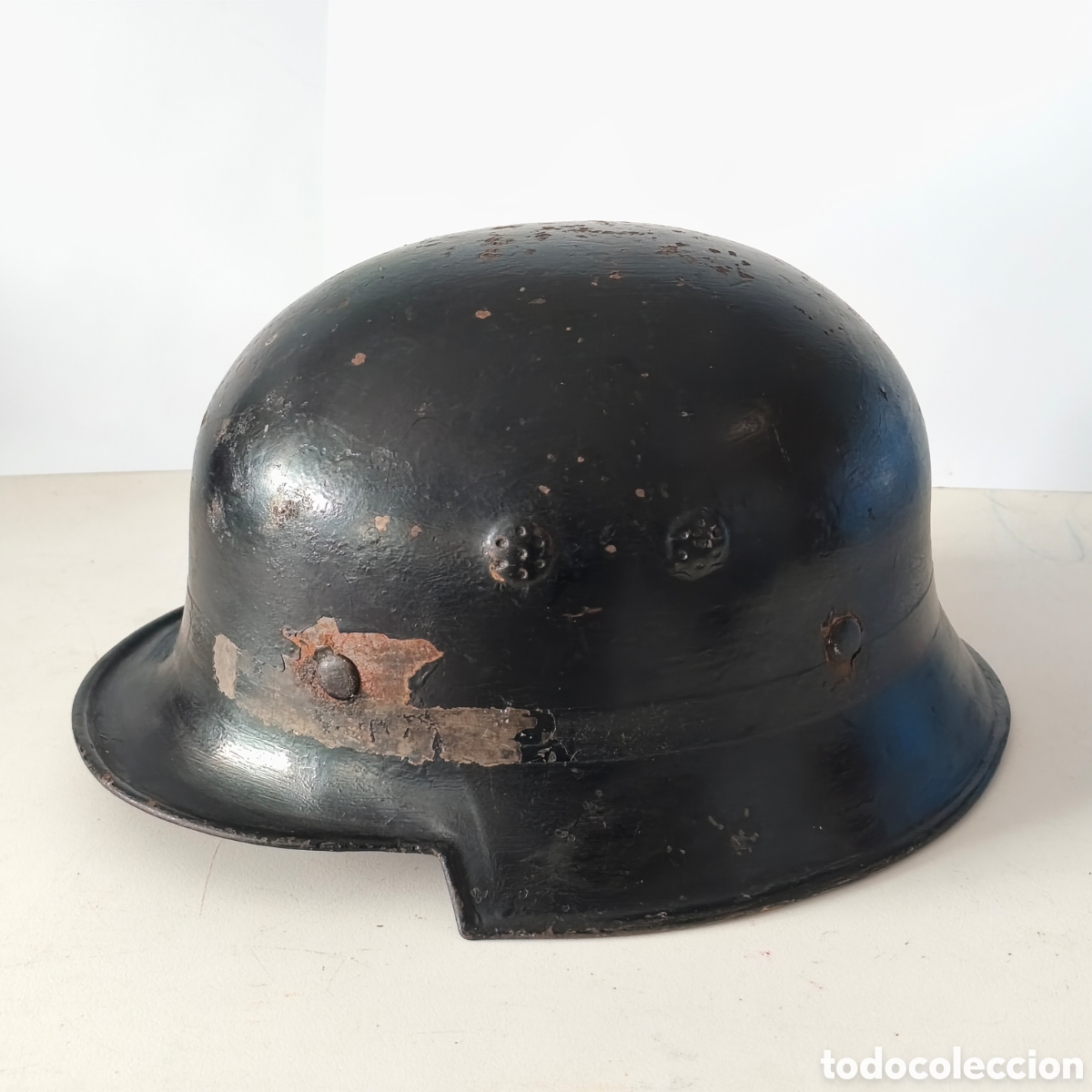 Militaria: ANTIGUO CASCO ALEM&Aacute;N M34 CON BANDA ROJA OCULTA. POSIBLE REUTILIZACION. LEER DESCRIPCION