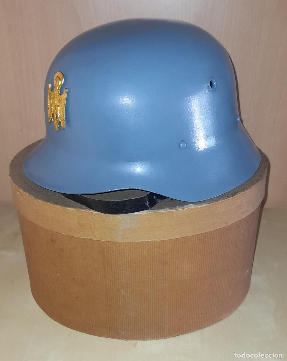 Militaria: Casco Z-42 Policia Armada de cart&oacute;n