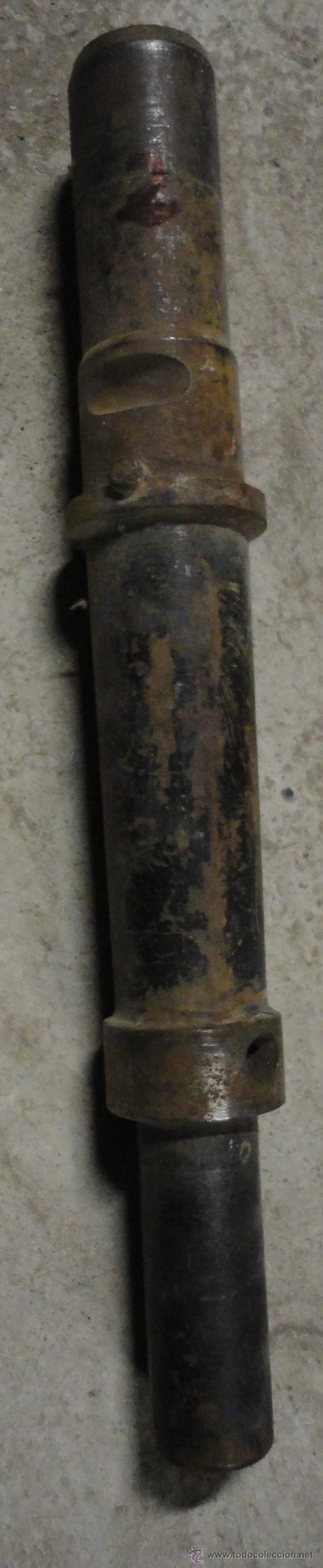 Militaria: Eje de rueda de ca&ntilde;&oacute;n, de 20 mm. - Foto 1