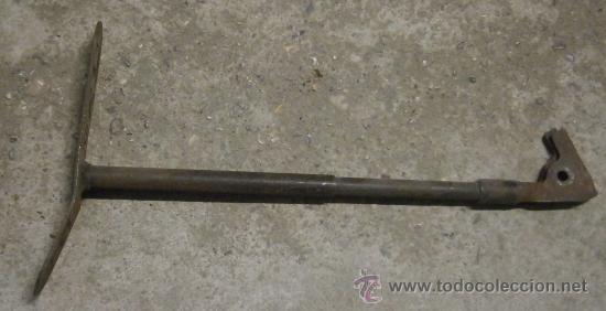 Militaria: Patilla de b&iacute;pode o culata, 29cm. - Foto 1