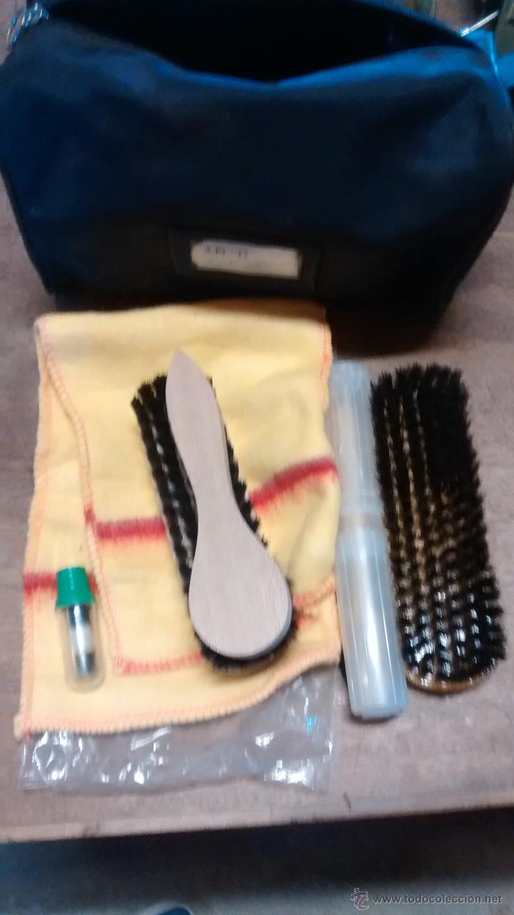 Militaria: Neceser de limpieza del ej&eacute;rcito (lo que se ve) - Foto 1