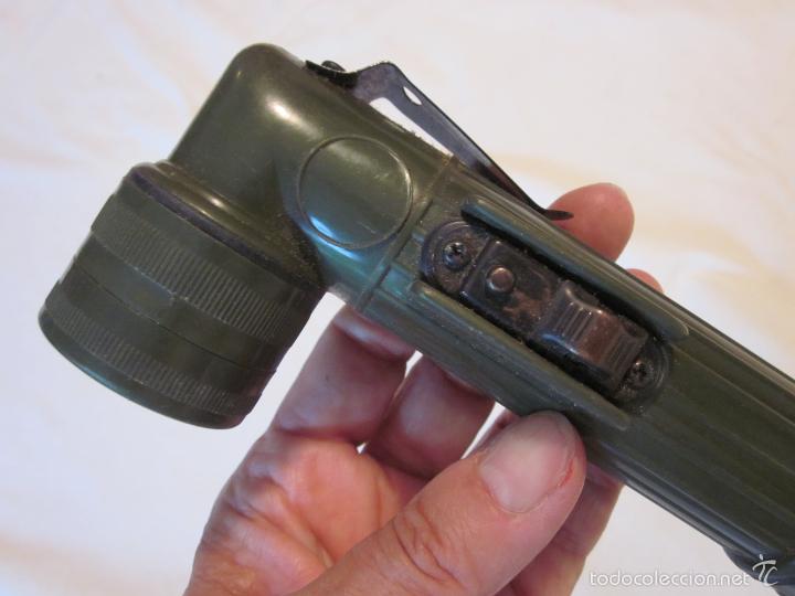 Militaria: Antigua linterna militar - Foto 4