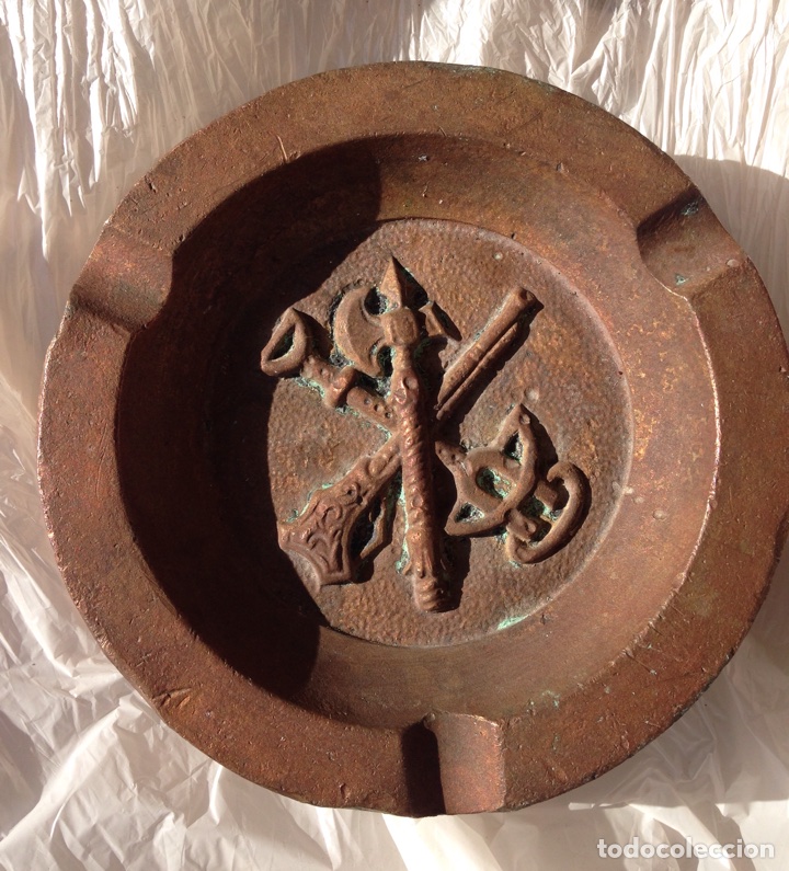 Militaria: LA LEGION. CENICERO DE BRONCE. - Foto 1