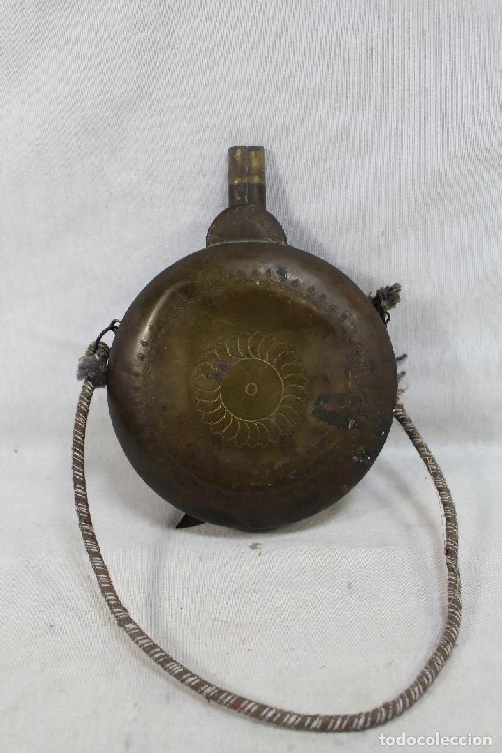 Militaria: cantimplora polvorera antigua de metal - Foto 3