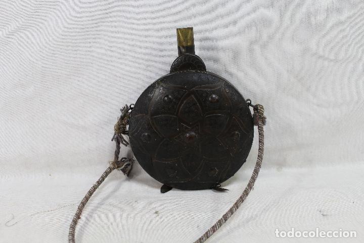 Militaria: cantimplora polvorera antigua de metal - Foto 6