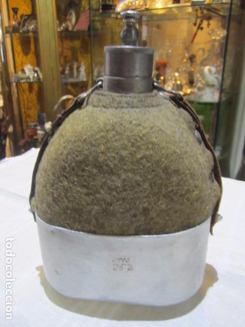 Militaria: Cantimplora militar. 21 cms. altura. - Foto 1