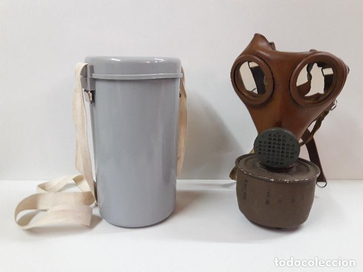 Militaria: MASCARA DE GAS CON SU BOTE - Foto 1