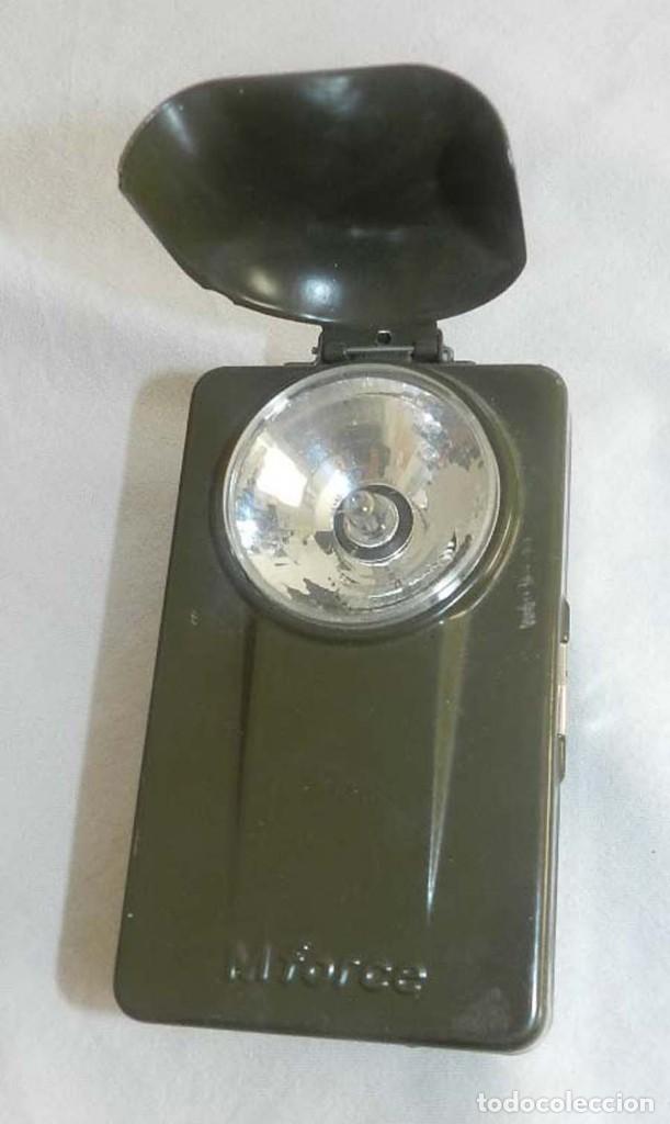 Militaria: LINTERNA MILITAR MARCA MFORCE, MIDE 11,5 X 6,5 CMS. - Foto 1