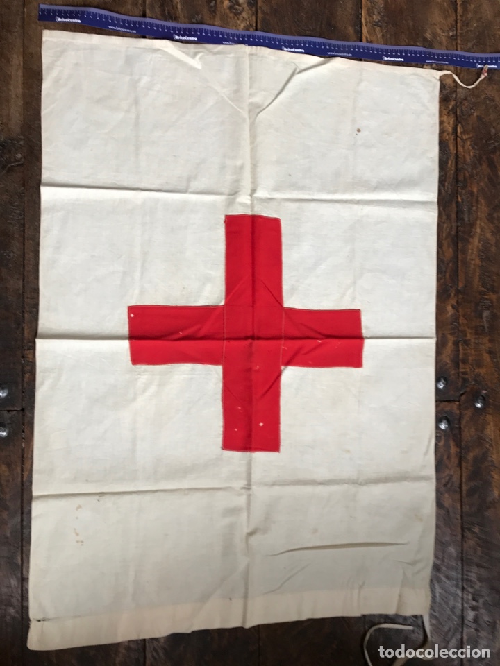 Bandera Blanca Con Rayas Rojas Cruzadas