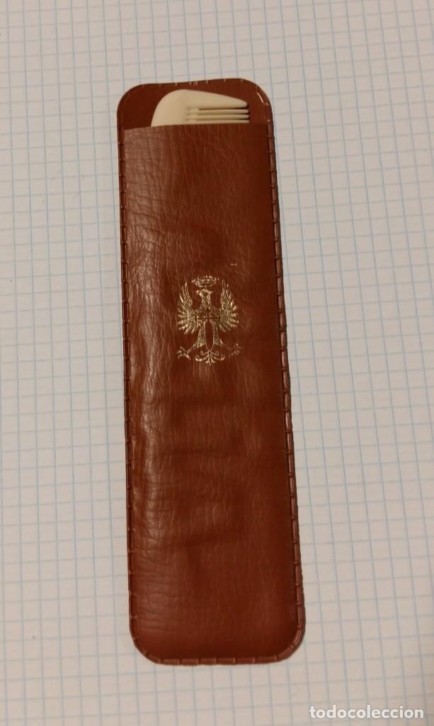 Militaria: Peine con funda del Ej&eacute;rcito Espa&ntilde;ol, &eacute;poca de Franco - Foto 3