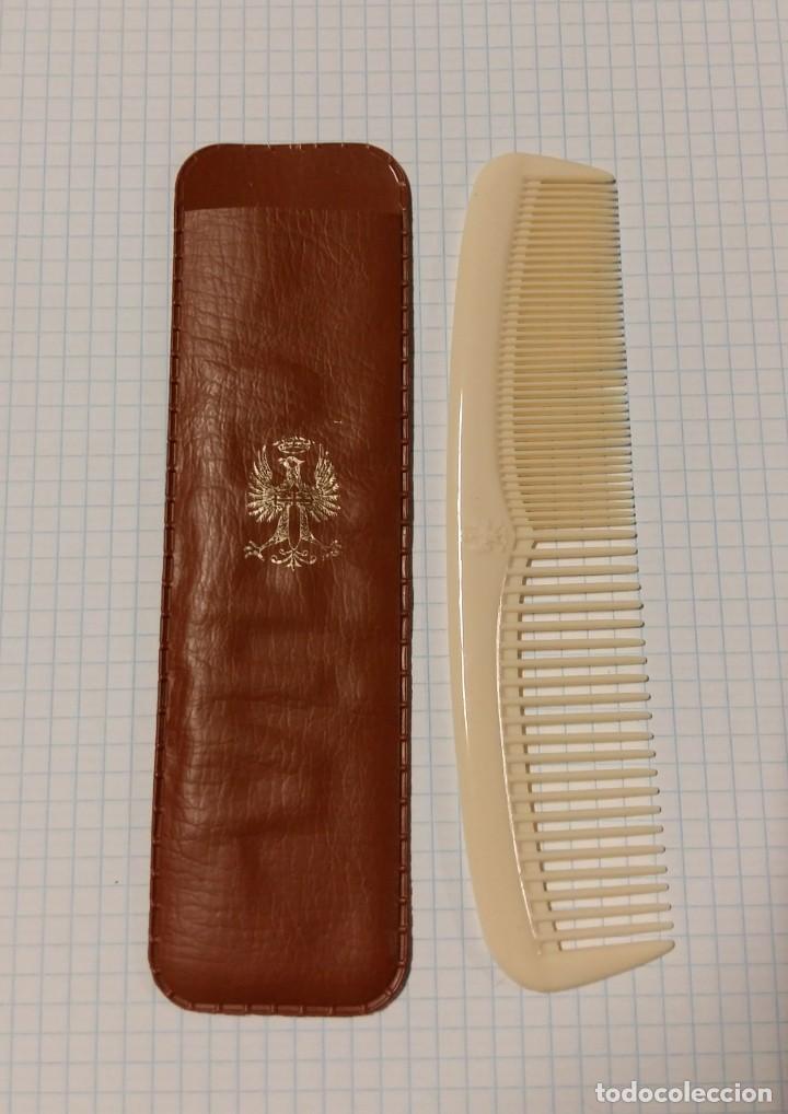 Militaria: Peine con funda del Ej&eacute;rcito Espa&ntilde;ol, &eacute;poca de Franco - Foto 1