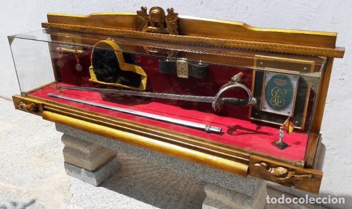 Militaria: Vitrina con tem&aacute;tica militar - Foto 1