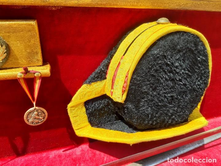 Militaria: Vitrina con tem&aacute;tica militar - Foto 3