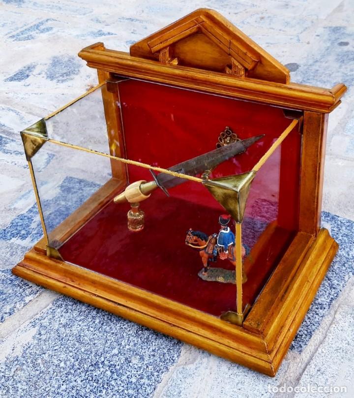 Militaria: Vitrina con tem&aacute;tica militar - Foto 4