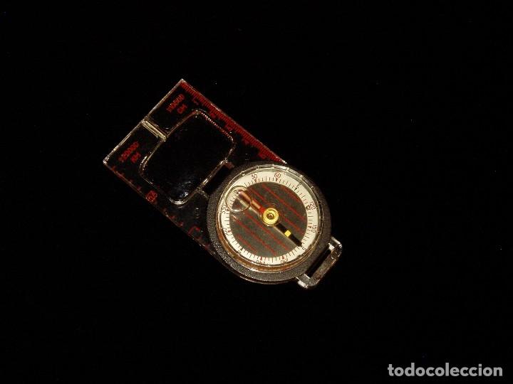 Militaria: Brujula l&iacute;quida con lupa - Foto 1