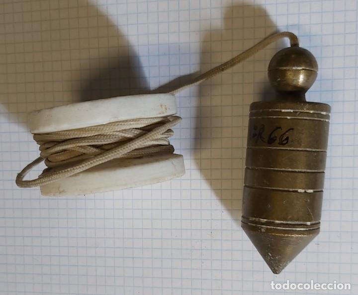 Militaria: Plomada de lat&oacute;n, 8 cm - Foto 1