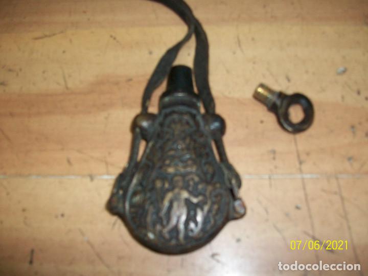 Militaria: ANTIGUA POLVERA DE BRONCE - Foto 2