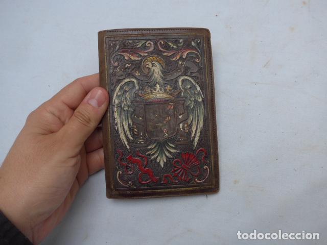 Military Antiques: ANTIGUA CARTERA DE CUERO REPUJADO CON ESCUDO FRANQUISTA MODELO 1938 - ORIGINAL