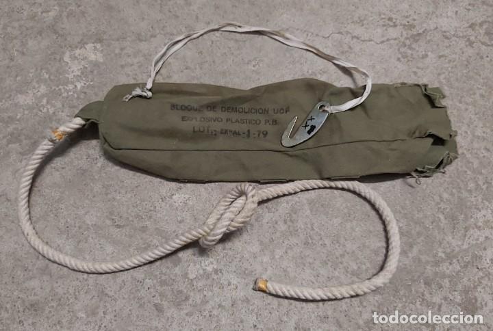 Militaria: Envase / funda de bloque de demolici&oacute;n, VAC&Iacute;O - Foto 1
