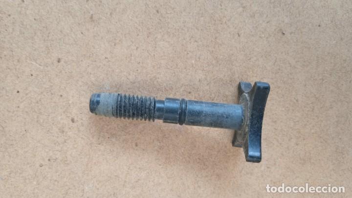 Militaria: tornillo bateria radio militar BCC - Foto 2